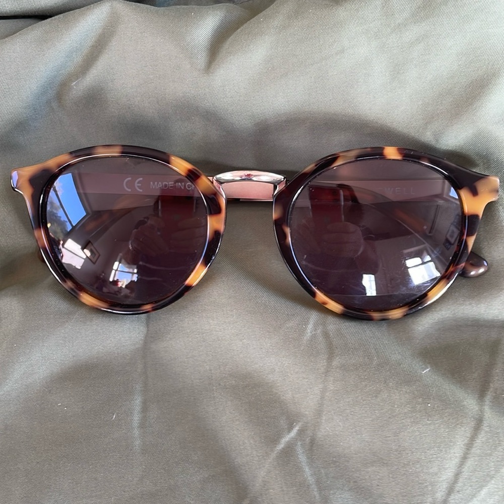 Madewell sunglasses tortoise shell round frame with metal arms